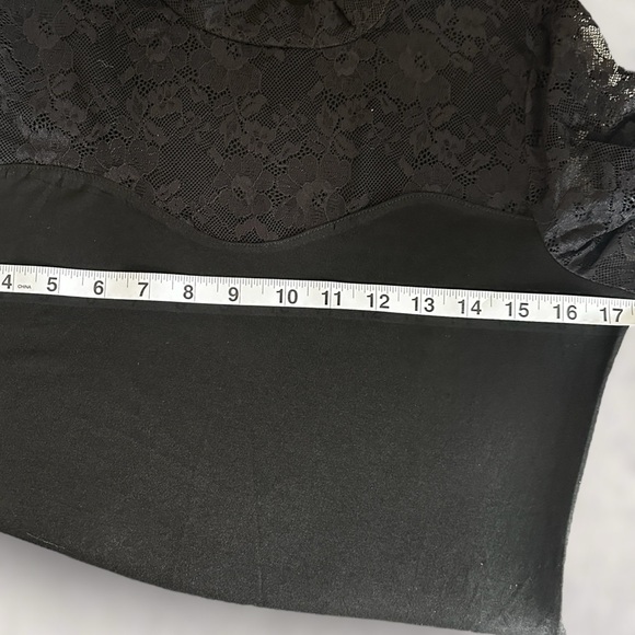 Elegant Lace Mock Neck Lingerie Sleeve Top - Size M (6) - Picture 4 of 5